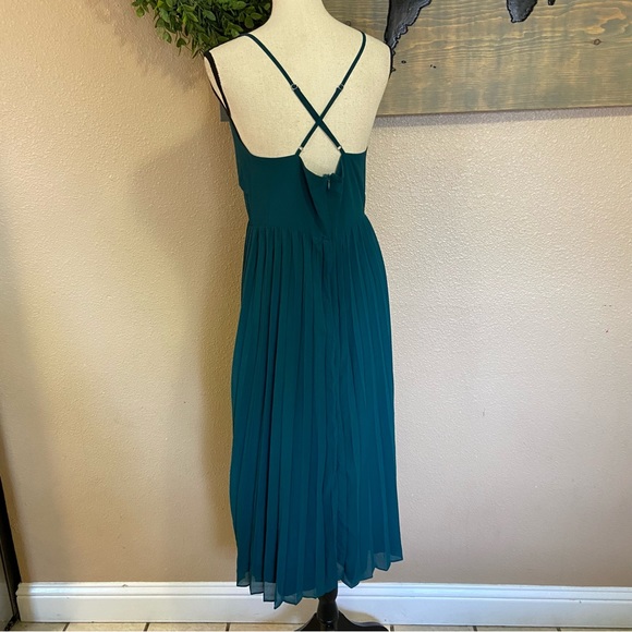 Lulus Perfectly Passionate Emerald Green Pleated Sleeveless Midi Dress - Picture 4 of 9